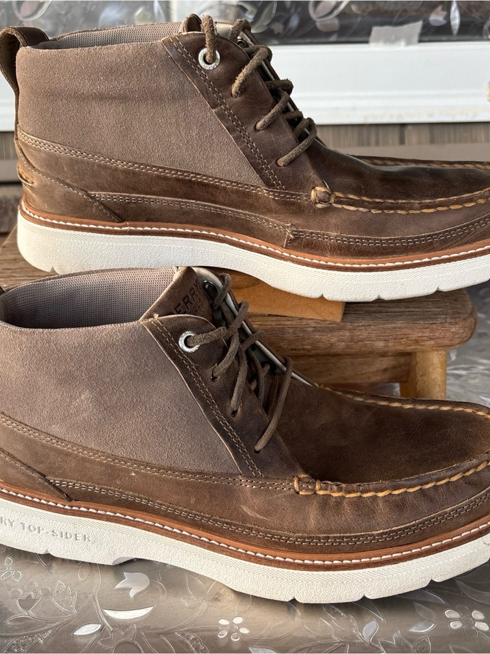 Sperry Brown Leather Suede Chukka Boots with White Sole Men’s 10 M Plush Wave